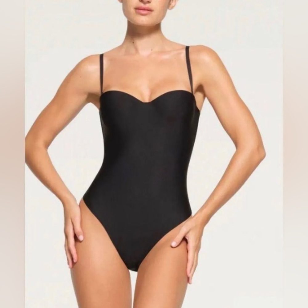 SKIMS Body Contour Lift Bodysuit M